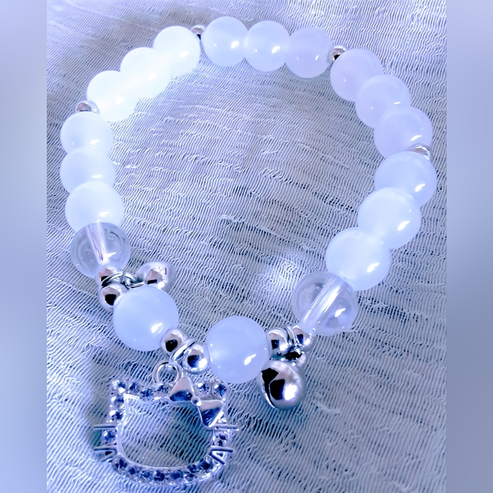 Elegant White Iridescent Beaded Bracelet - Hello Kitty Charm - 6cm (2.36in)